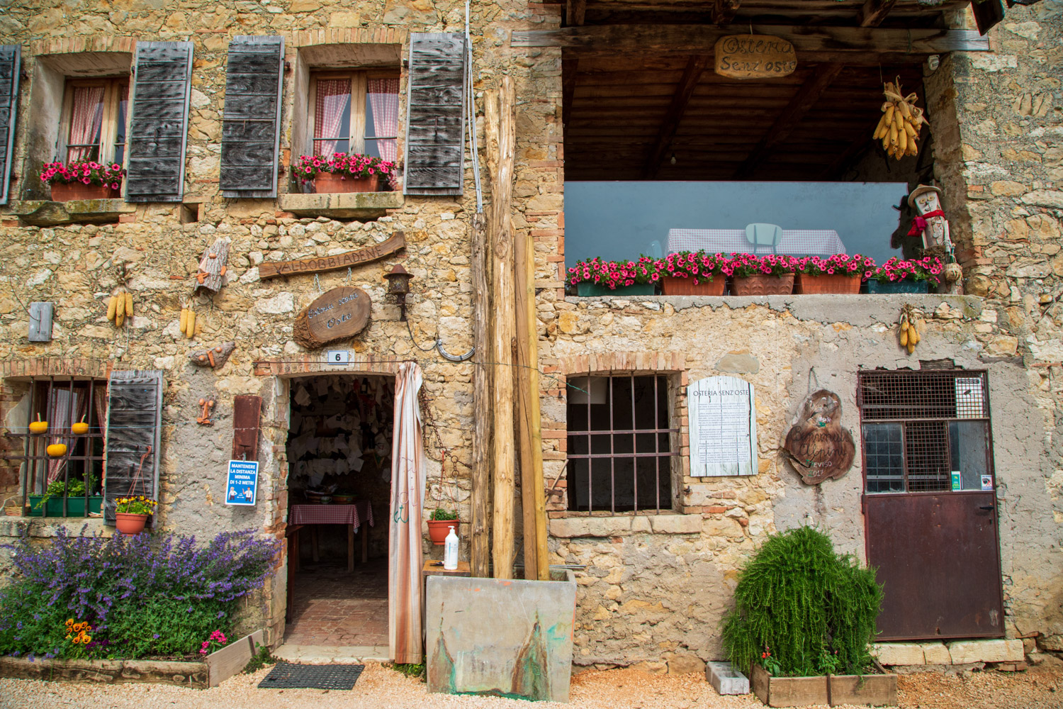 Valdobbiadene, Osteria senz'oste © A. Rossi, Camaleo S.r.l. (Rm) - In collaborazione con Associazione per il Patrimonio delle Colline del Prosecco di Conegliano e Valdobbiadene UNESCO