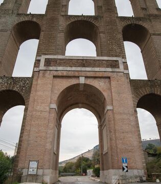 Acquedotto Carolino © A. Rossi, Camaleo S.r.l (Rm)