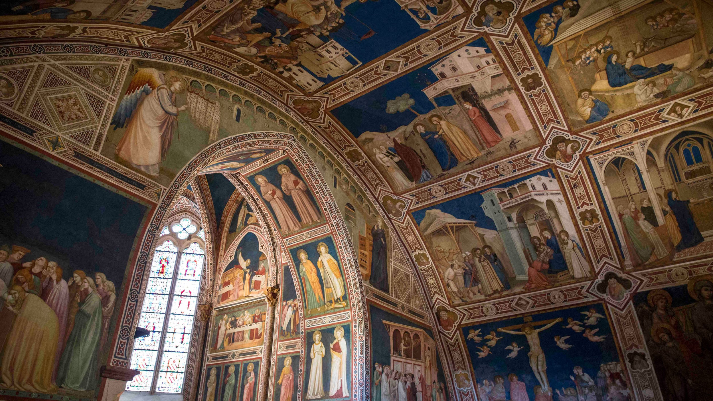 Transetto destro della Basilia inferiore di Assisi © A. Cambone, R. Isotti - Homo Ambiens / Touring Club Italiano