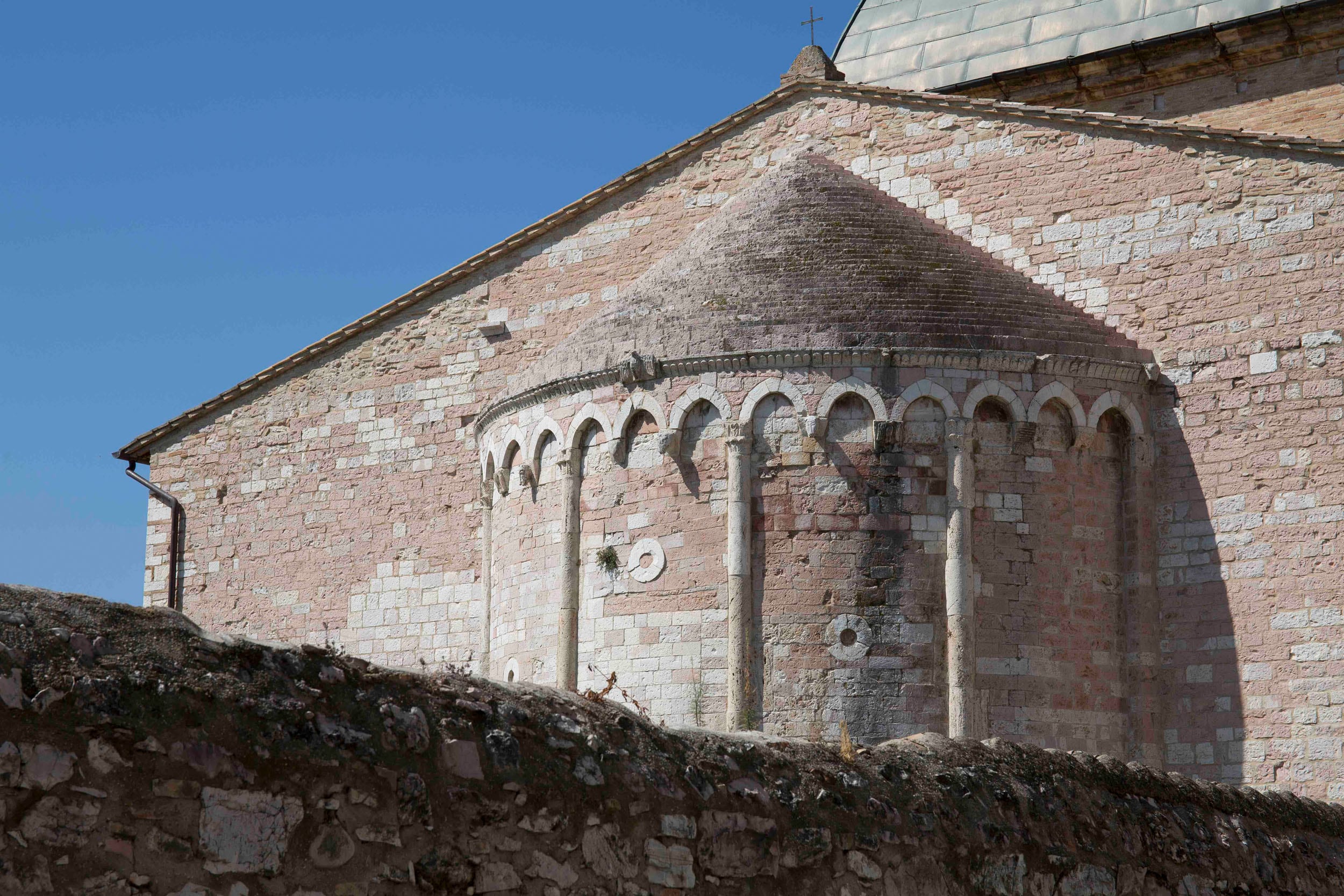 Abside della Chiesa di San Rufino, Duomo di Assisi © A. Cambone, R. Isotti - Homo Ambiens / Touring Club Italiano