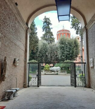 Galleria, veduta Rinoceronte (Davide Rivalta) © Viviana Bello