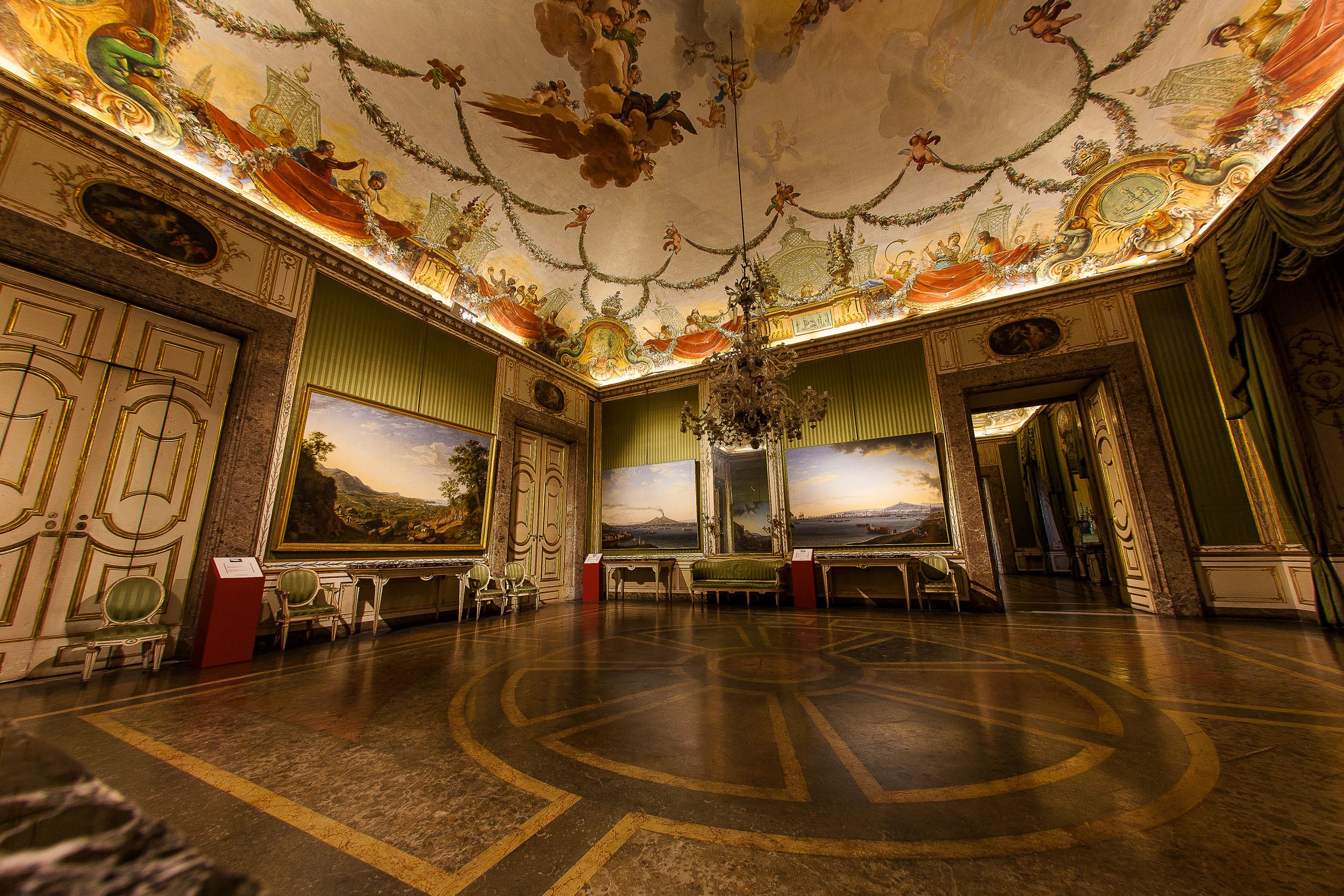 Una delle 1200 stanze della Reggia © A.Cambone, R.Isotti u2013 Homo ambiens/Touring Club Italiano