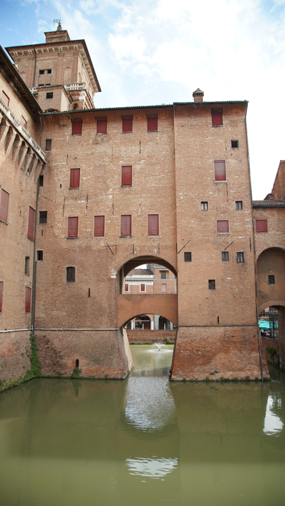 Castello Estense © A.Rossi, Camaleo S.r.l. (Rm) su gentile concessione del Comune di Ferrara