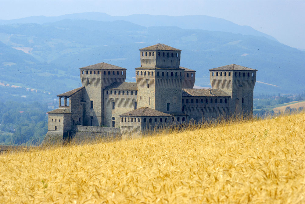 Langhirano Castello di Torrechiara © Mauro Sessanta, fotolia.com