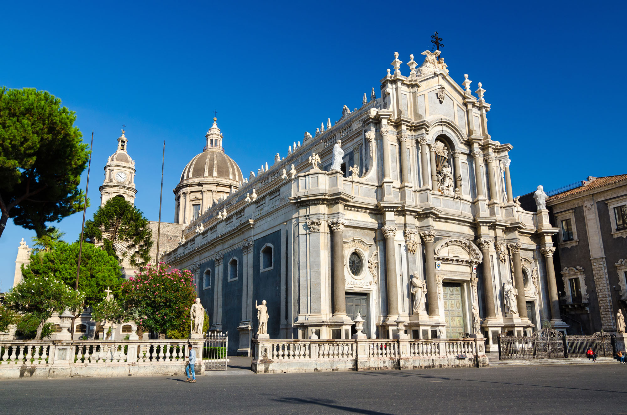 Catania La facciata della Cattedrale di S. Agata © Shutterstock/Yury Dmitrienko