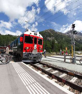 Linea del trenino del Bernina © A. Cambone, R. Isotti - Homo Ambiens / Touring Club Italiano