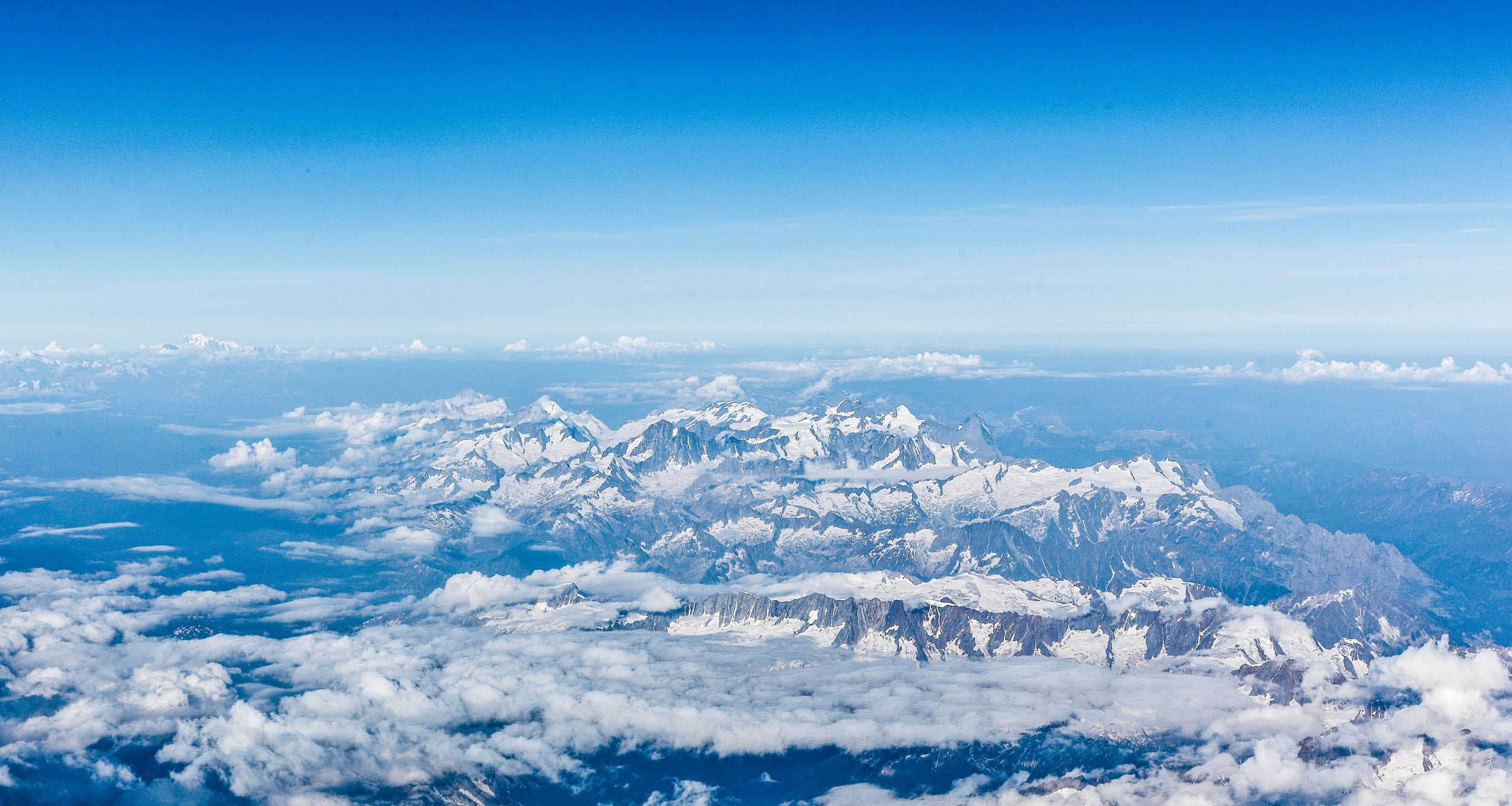Veduta aerea delle Alpi del Bernina © A. Cambone, R. Isotti - Homo Ambiens / Touring Club Italiano