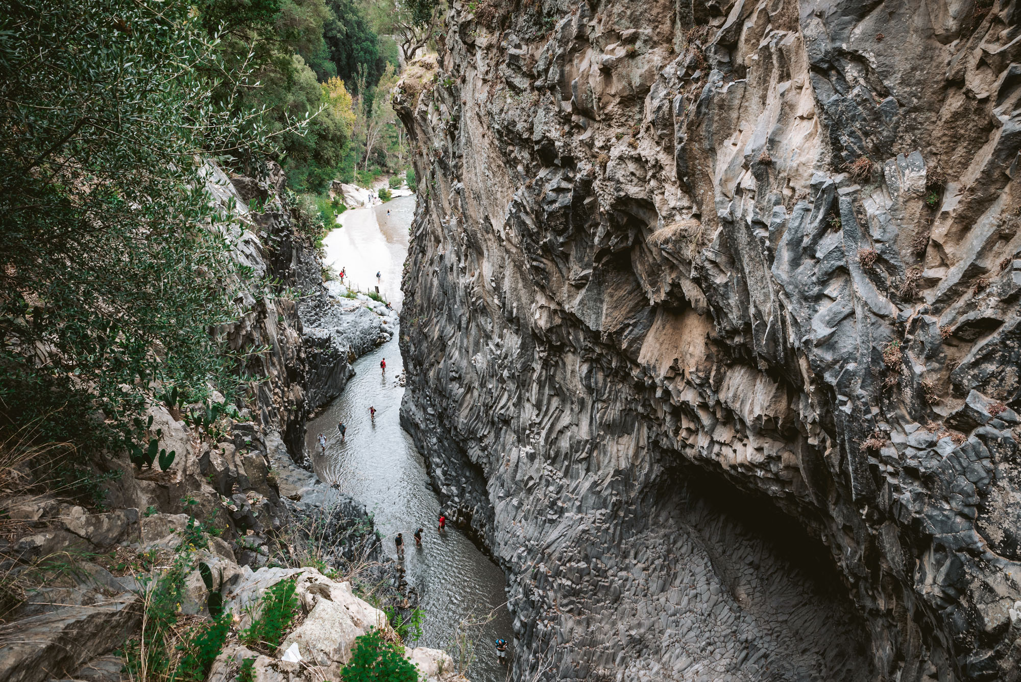 Gole dell’Alcantara Passeggiata lungo il greto del fiume Alcantara © Shuttestock/Mantvydas Drevinskas