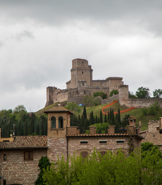 Le mura della città di Assisi © A. Rossi, Camaleo S.r.l. (Rm) in collaborazione con il Comune di Assisi u2013 Ufficio Turismo e su gentile concessione della Provincia Serafica di San Francesco dei Frati Minori dellu2019Umbria (Italia)