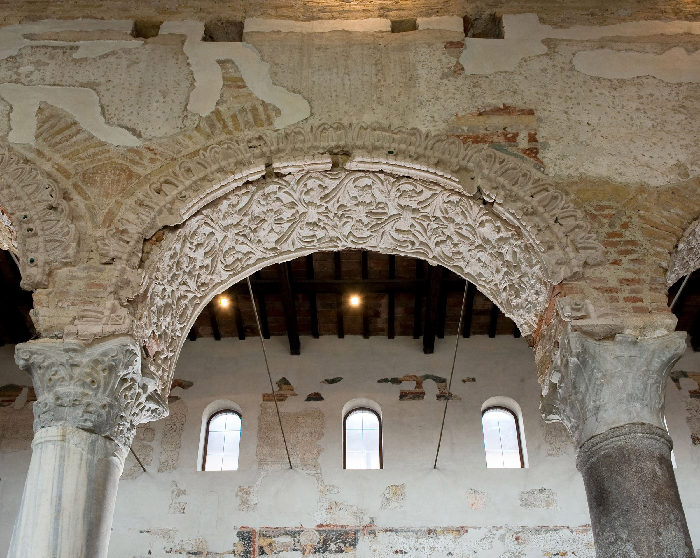 Complesso di S. Giulia - interno della chiesa longobarda di San Salvatore