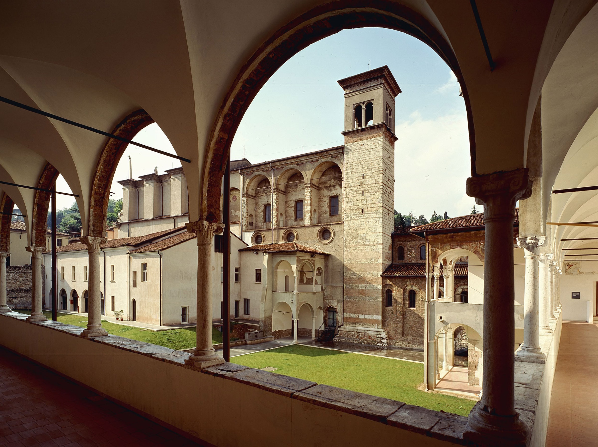 Complesso di S. Giulia - Veduta del chiostro meridionale