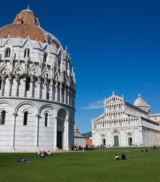 Pisa Campo dei Miracoli © A. Cambone, R. Isotti - Homo Ambiens / Touring Club Italiano