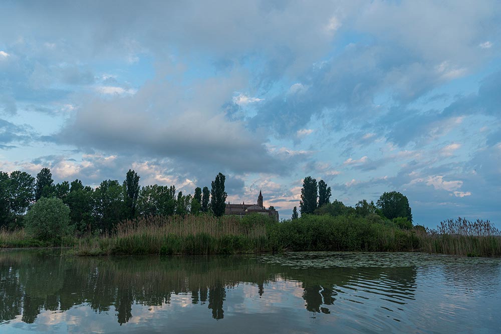 Le acque del Mincio a ridosso di Mantova © Shutterstock/MORENO01