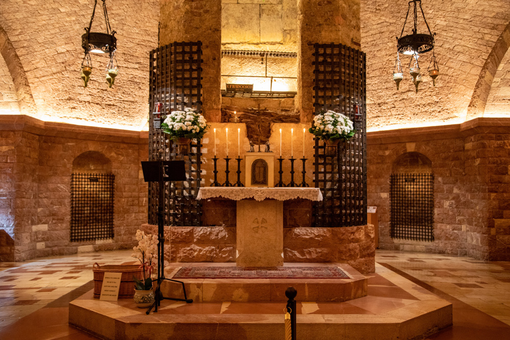 Basilica di San Francesco, la Cripta © A. Rossi, Camaleo S.r.l. (Rm) in collaborazione con il Comune di Assisi u2013 Ufficio Turismo e su gentile concessione della Provincia Serafica di San Francesco dei Frati Minori dellu2019Umbria (Italia)