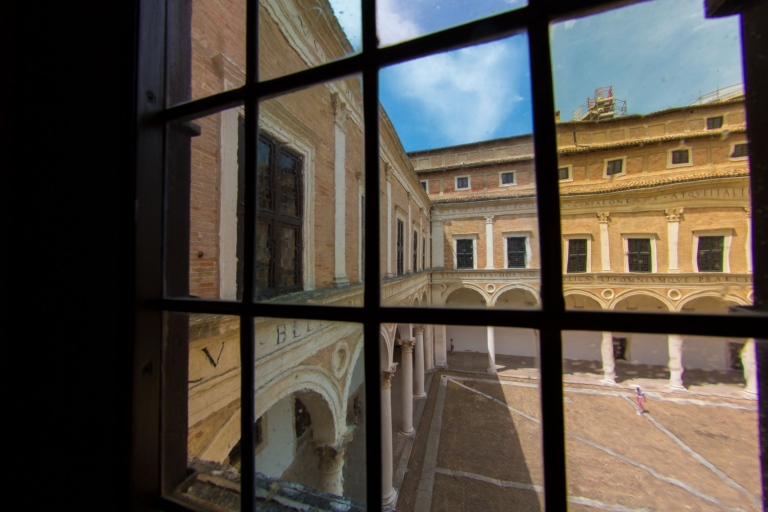 Cortile del Palazzo Ducale © A.Cambone, R.Isotti - Homo ambiens/Touring Club Italiano