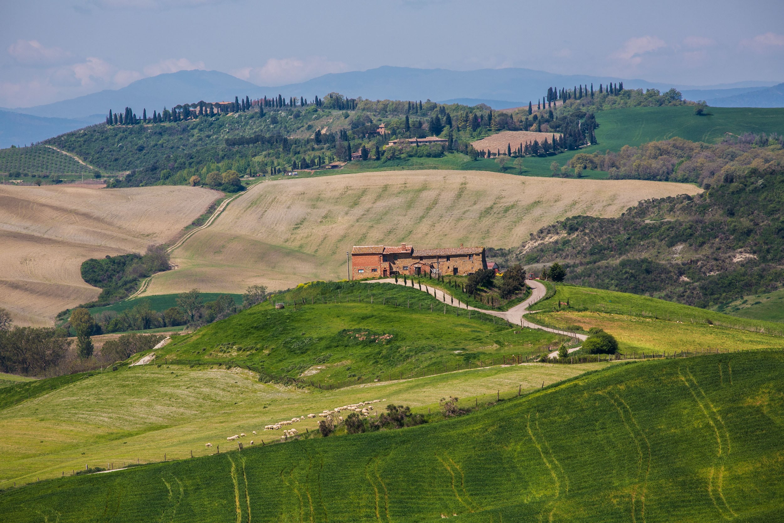 Panorama della Valle © A. Cambone, R. Isotti - Homo Ambiens / Touring Club Italiano